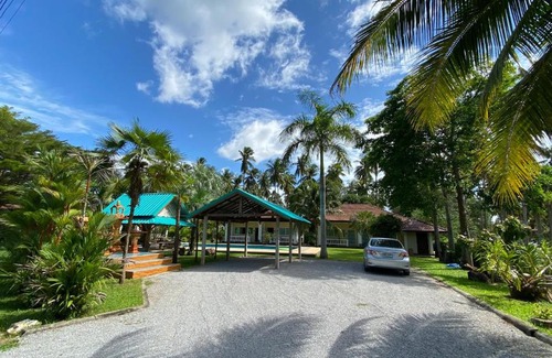 Phongprasan House | Palm Gardens Resort, Bang Saphan