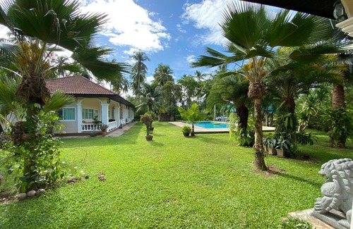 Phongprasan House | Palm Gardens Resort, Bang Saphan