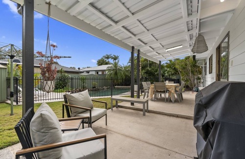 Woorim House | Palm Hideaway - Holiday Hub Bribie Island
