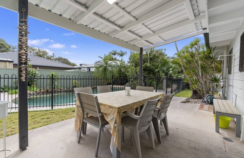 Woorim House | Palm Hideaway - Holiday Hub Bribie Island