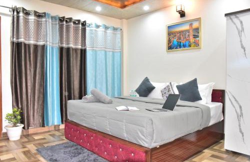 Kasauli Apartment | Palm Tree Paradise Retreat