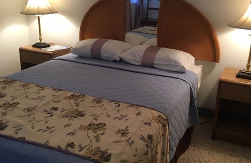 Montego Bay Hotel | Palm View Guesthouse and Conference Centre