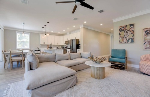 Midtown House | Palms and Pool Paradise