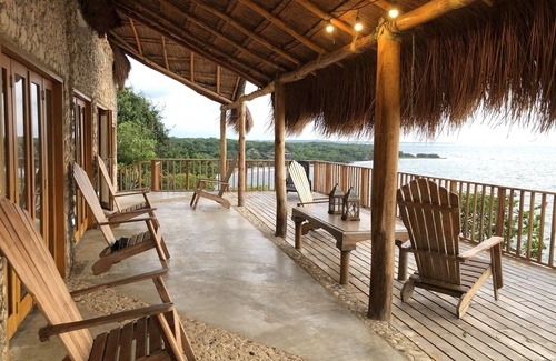 Tierra Bomba Island Cabin | PAMADUIH - Cabin on the Ocean Cliff