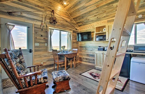 Augusta Cabin | Pano Views! Custom Cabin on Rocky Mountain Front