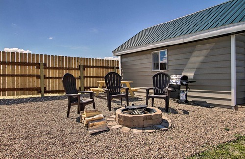 Augusta Cabin | Pano Views! Custom Cabin on Rocky Mountain Front