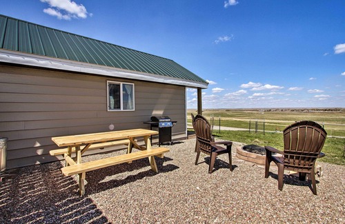 Augusta Cabin | Pano Views! Custom Cabin on Rocky Mountain Front