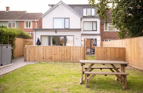 Kidlington Apartment | Panorama House, Modern 3-bedroom Apartment, Oxford