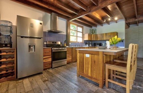 Punta Uva Ski Chalet | Panorama Verde – 3BR Luxury Villa Infinity Pool, A/C & Trails