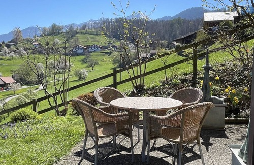 Krattigen Apartment | Panoramaferienwohnung Waldkircher by Interhome