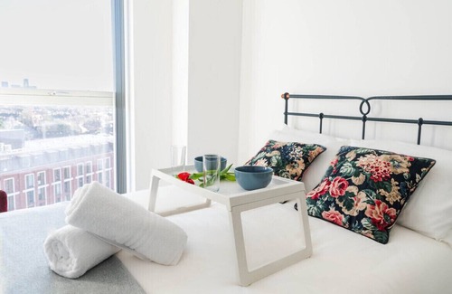 East Acton Apartment | Panoramic Flat London