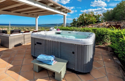 San Teodoro Apartment | Panoramic Holiday Apartment "Isuledda" with Sea View, Shared Pool & Air Conditioning