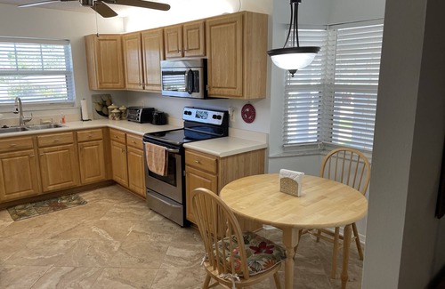 Florida Ridge Condo | Panoramic lake & fountain views from this light & bright condo.