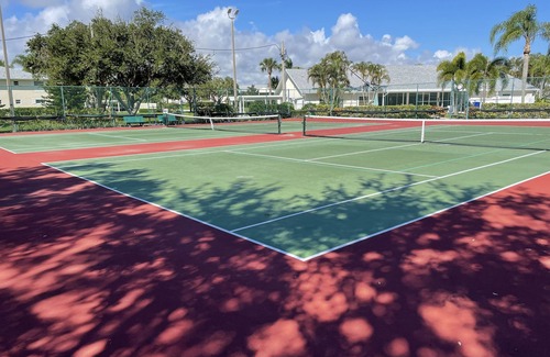 Florida Ridge Condo | Panoramic lake & fountain views from this light & bright condo.
