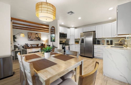 Winter Gardens House | Panoramic Mountain View Oasis with Pool! Serene 4 bedroom Newly remodeled home!