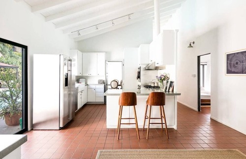 Eastern Malibu House | Panoramic Ocean View, 7 bedroom Gated Villa, Pool & Tennis Court (2 buildings)