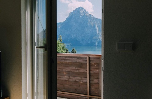 Traunkirchen Apartment | Panoramic view from above