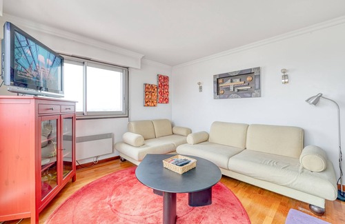 Passerelle Apartment | Panoramic view of Paris