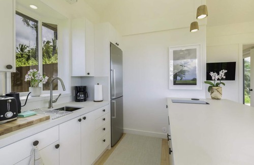 Kilauea House | Panoramic views, lush mountains and blue waters