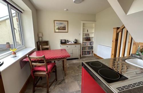 Llandefeilog House | Pant Y Cwtsh - A lovely 1 bedroom annexe with kitchenette close to Pembrey Country Park