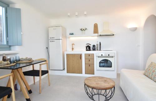 Vourvoulos Apartment | Panthea Suite Santorini - Private pool