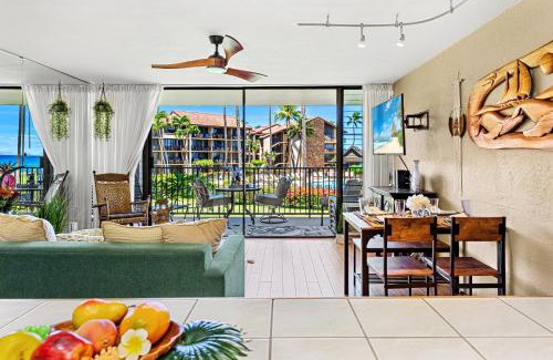 Historic Lahaina Front Street House | Papakea B204