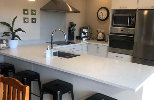 Papamoa Beach House | Papamoa Bliss by the beach!