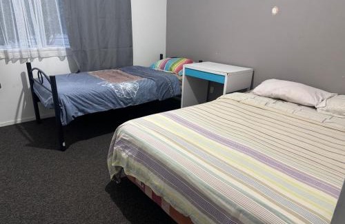 Papamoa Beach House | Papamoa Budget Accommodation