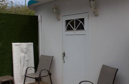 Altona Apartment | Papaya – New Spacious Loft - Sea View - Perfect Location