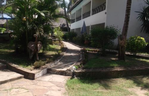 Bamburi Hotel | Papillon Garden Bar Villas