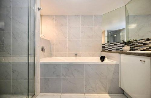 Maroochydore Apartment | Paradise at Picnic Point - 3B/R