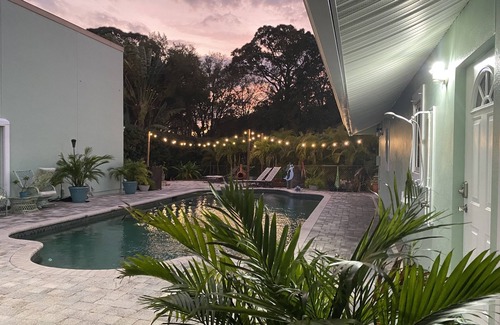 Seminole House | Paradise Awaits at Adult Only “The Green Room”