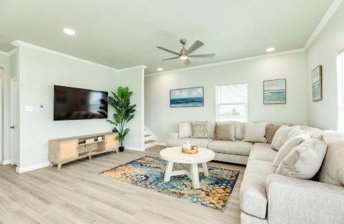 Surfside Beach House | Paradise Found - Great Location - Family Friendly