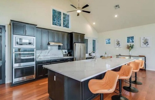 Travis Landing House | Paradise on Lake Travis