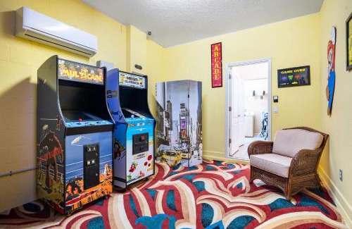 West Kissimmee House | Paradise Palms 6BR with Pool Games & Movies