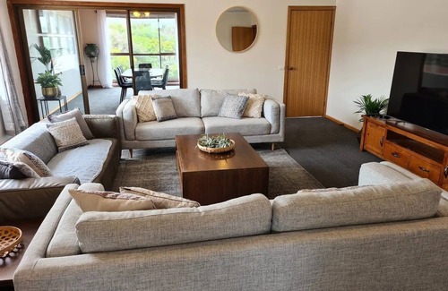 Fingal Apartment | Paradise Place - 5 min walk to the beach!