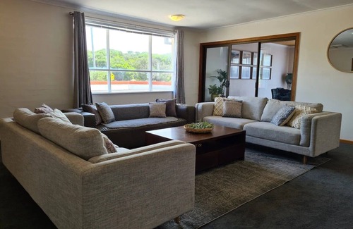 Fingal Apartment | Paradise Place - 5 min walk to the beach!