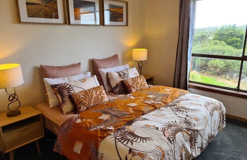 Fingal Apartment | Paradise Place - 5 min walk to the beach!
