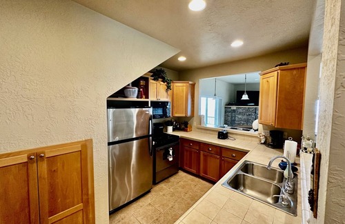 Gold Beach House | Paradise Point, Just steps away from the ocean is this oceanfront home