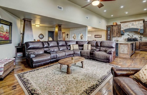 Paradise Hill House | Paradise Point. Large House with Lake View and Boat Slip
