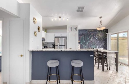 Paradise Valley Village House | Paradise Village rental house
