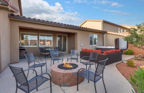 Santa Clara House | Paradise Village Resort 86 Private Hot Tub, Game System, Community Amenities, and more