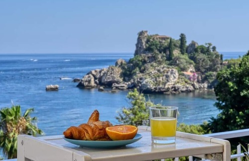 Mazzaro Villa | Paradisea Taormina with terrace front sea