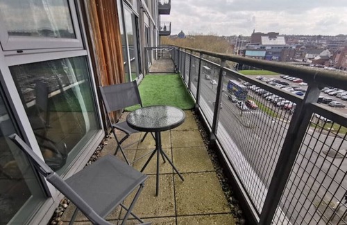 Swindon Apartment | Paramount city view located at heart of city