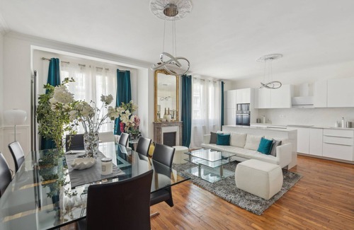17th Arrondissement Apartment | Parisian elegance near the Champs-Élysées