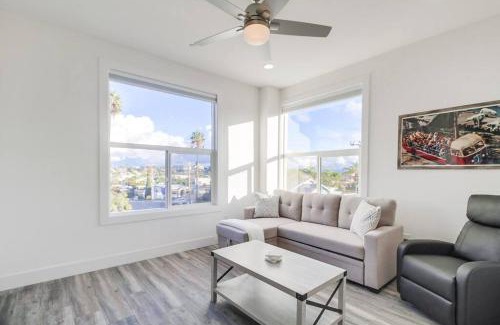 University Heights Apartment | Park Blvd Paradise 304 - New Construction with King Bed