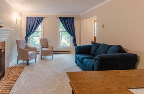 Park Forest Village House | Park Forest for Penn State Visits - 3.8 miles to Beaver Stadium!