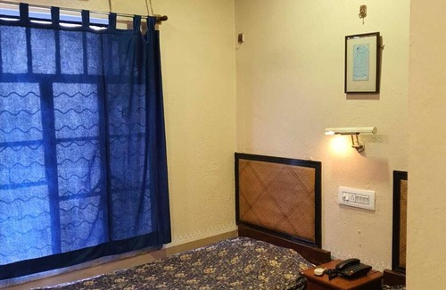 Santiniketan House | Park Guest house