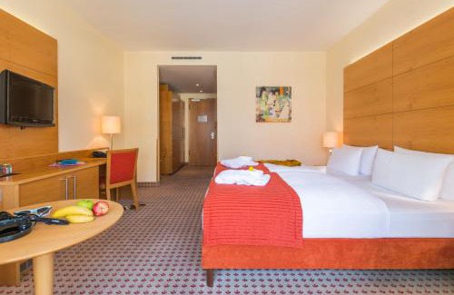 Warnemuende Hotel | Park-Hotel Hübner