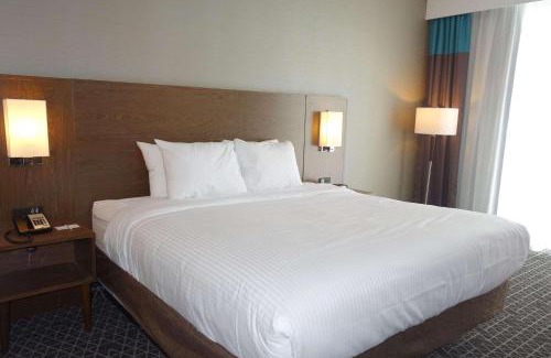 Brampton Hotel | Park Inn by Radisson Brampton, ON